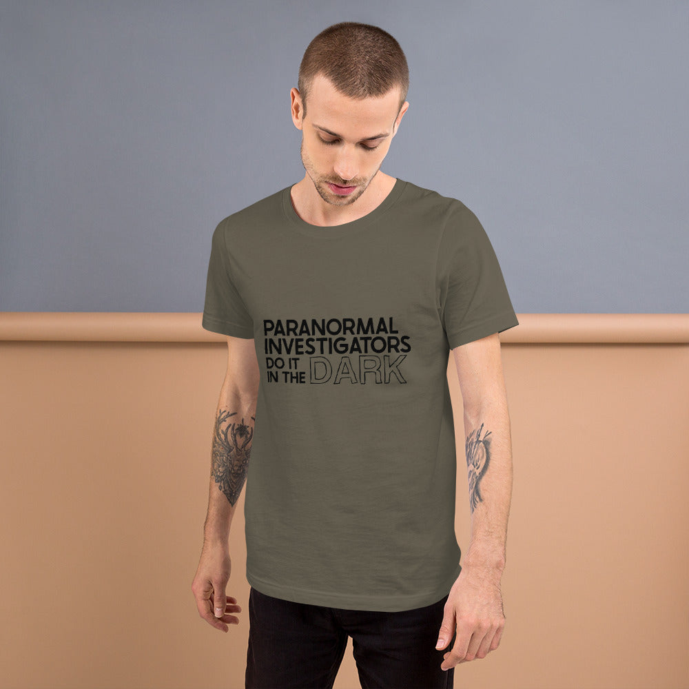 "Paranormal Investigators Do It In The Dark" / Unisex t-shirt