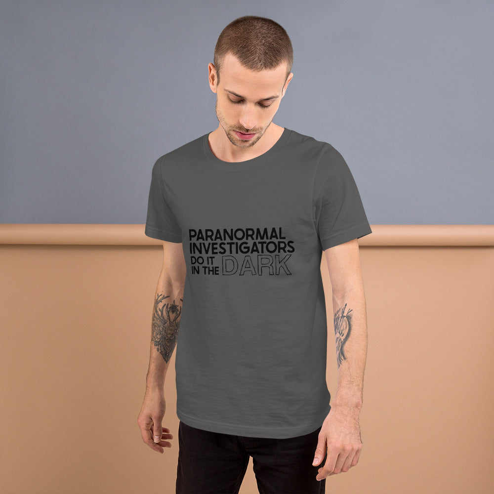 "Paranormal Investigators Do It In The Dark" / Unisex t-shirt