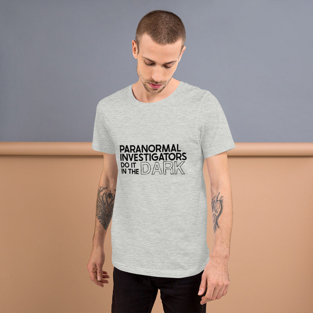 "Paranormal Investigators Do It In The Dark" / Unisex t-shirt